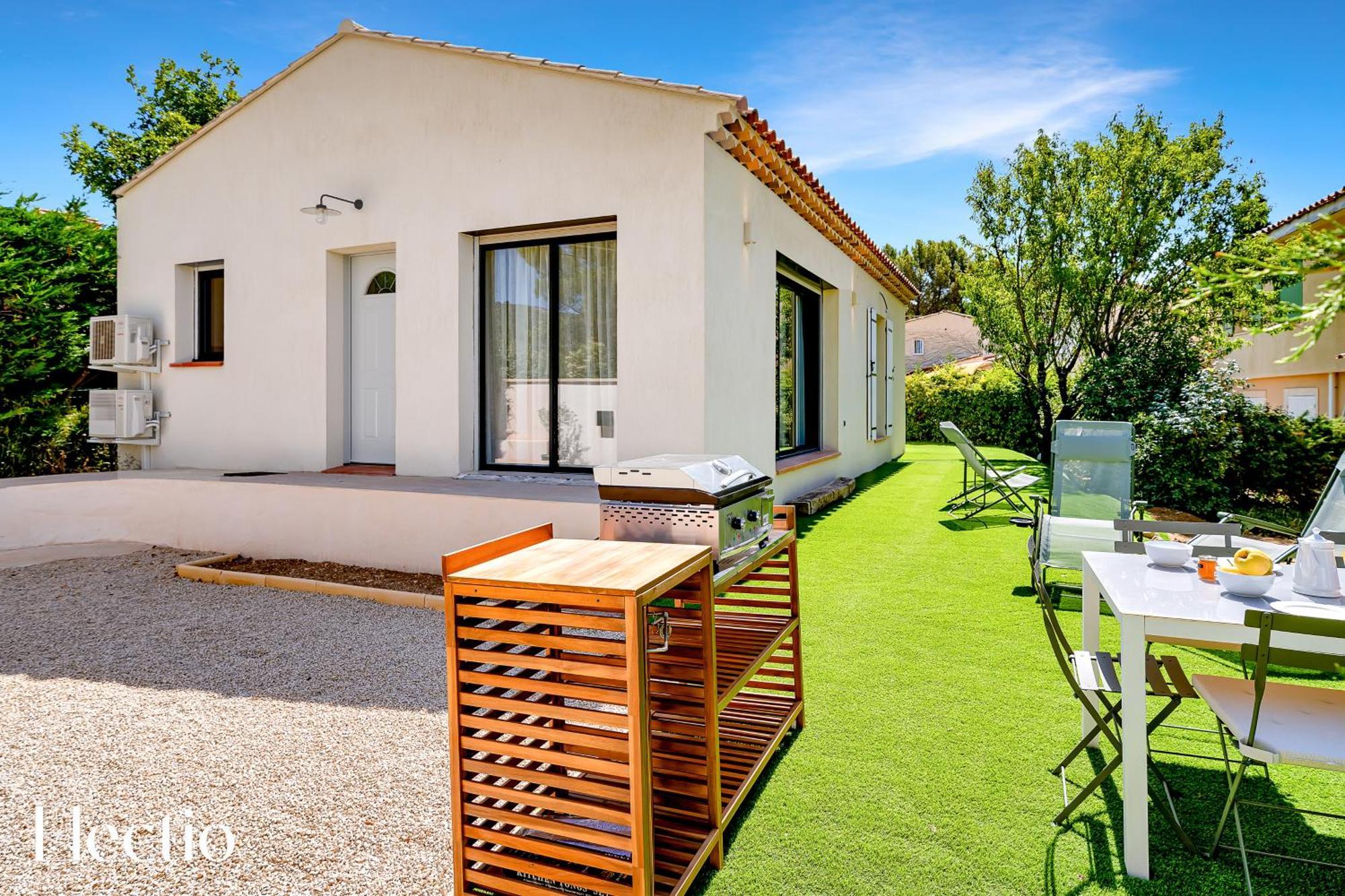Villa Oliveda - Piscine & Salon Cinema Lourmarin Buitenkant foto